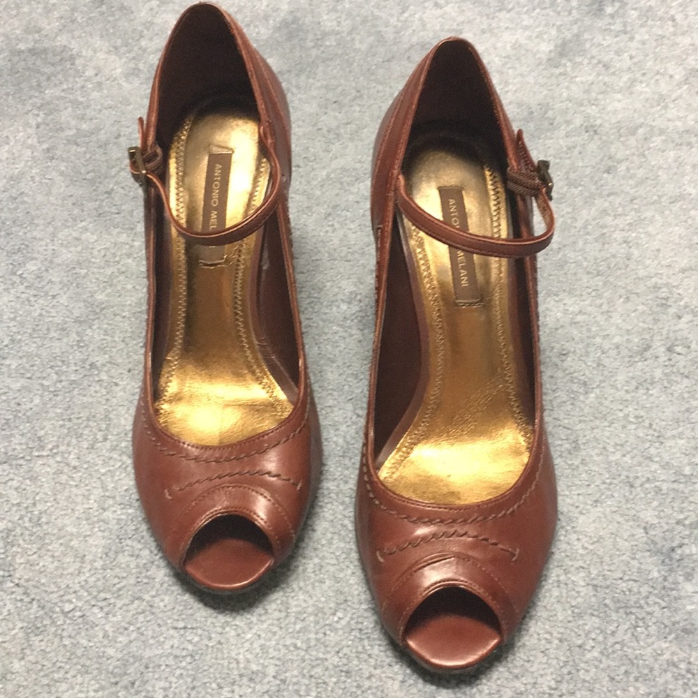 Woman’s Antonio Melani 6M heels